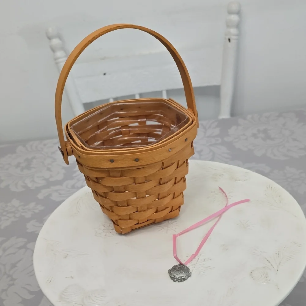 Longaberger 2001 Handwoven Basket With Medallion Protector